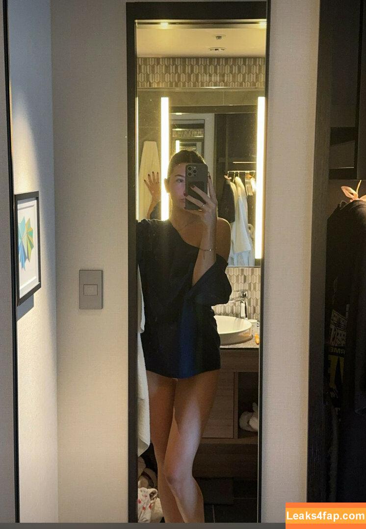 ellie.vandeel /  leaked photo photo #0024