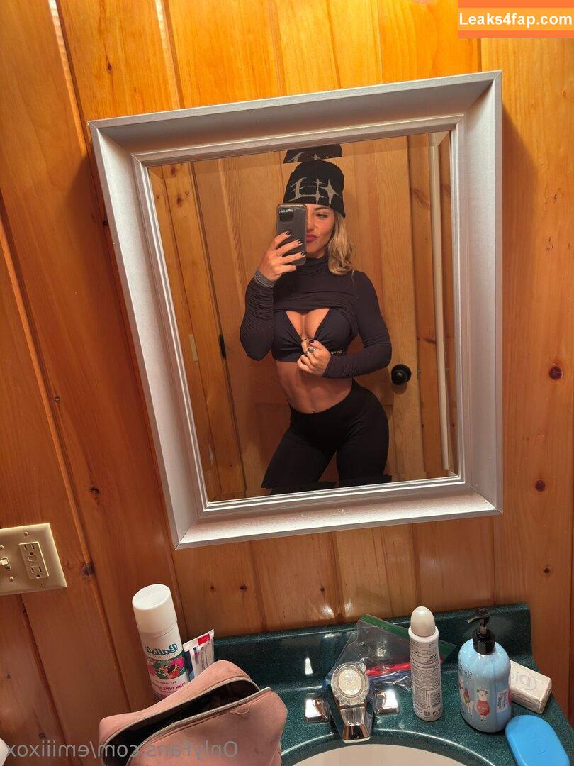 emiiixox / emiiiko.x leaked photo photo #0001