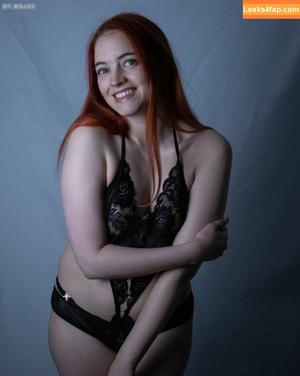 Erika Willis фото #0007