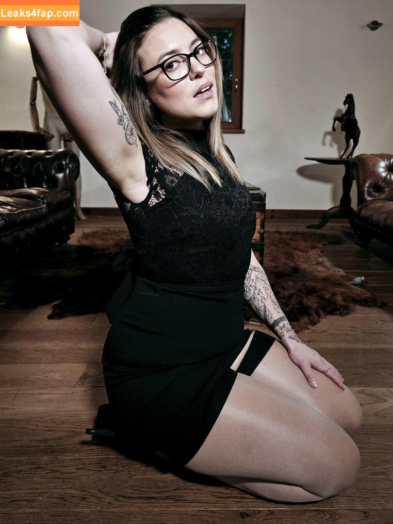 Innocenthotwifexxx / Innocenthotwife / innocent.hotwifeandhubby leaked photo photo #0142