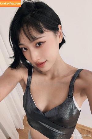 June Liu photo #0013