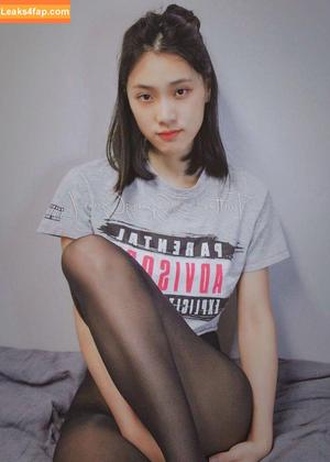 June Liu photo #0021