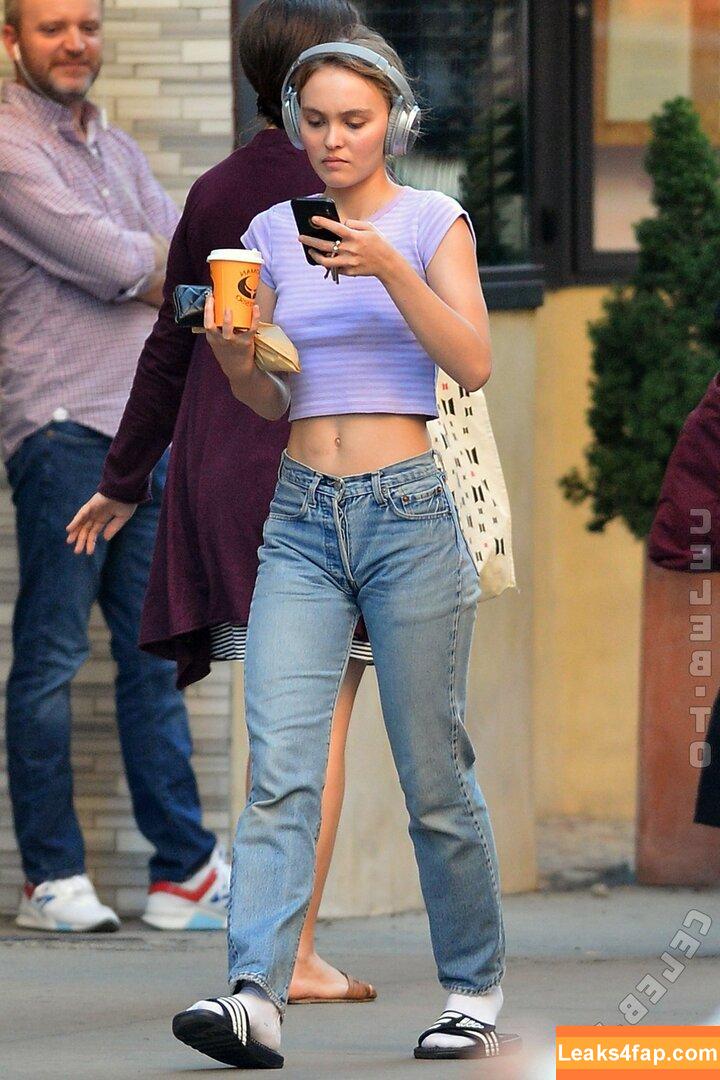 Lily-Rose Depp / LilyRoseMDepp / LilyRoseMelDepp / https: / lilyrose_depp leaked photo photo #0029