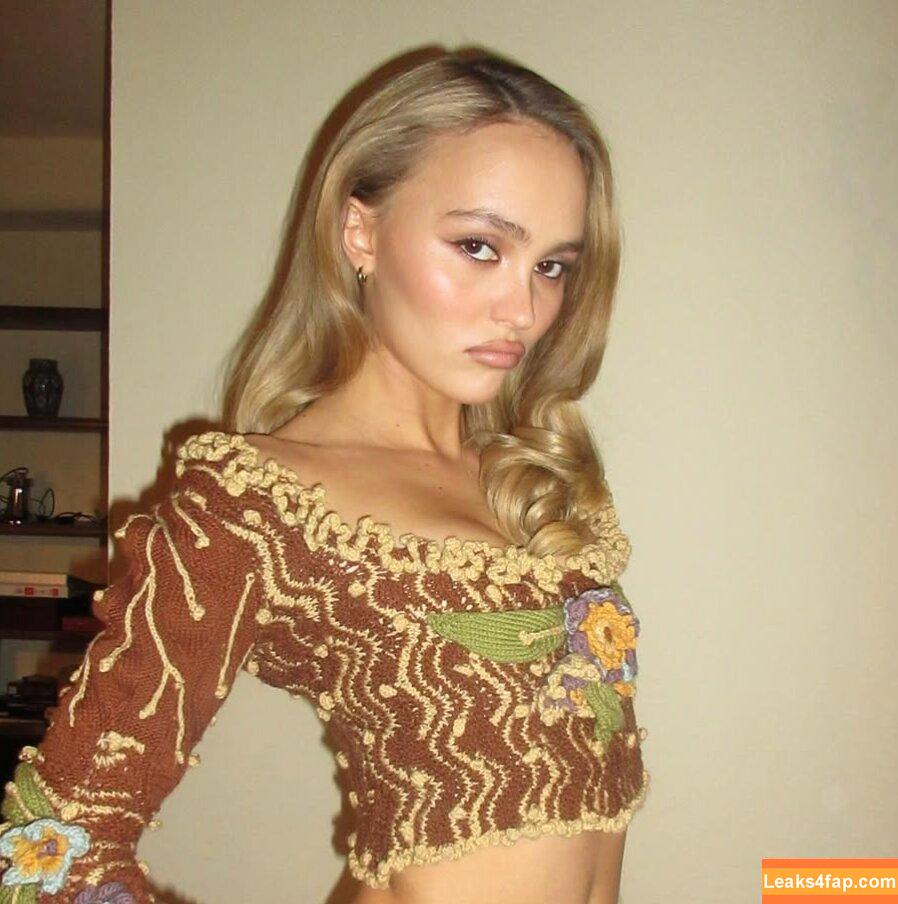 lilyrose / lilyrrrose1 / lilyrrrosee / rosiebear_1055 leaked photo photo #0036