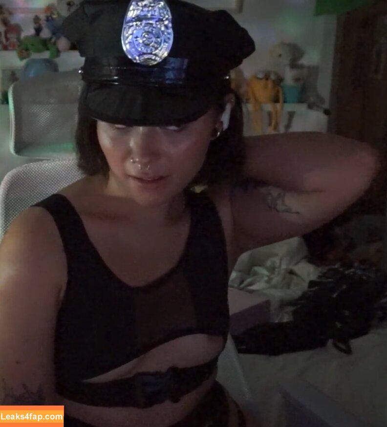 linneathecake /  leaked photo photo #0003