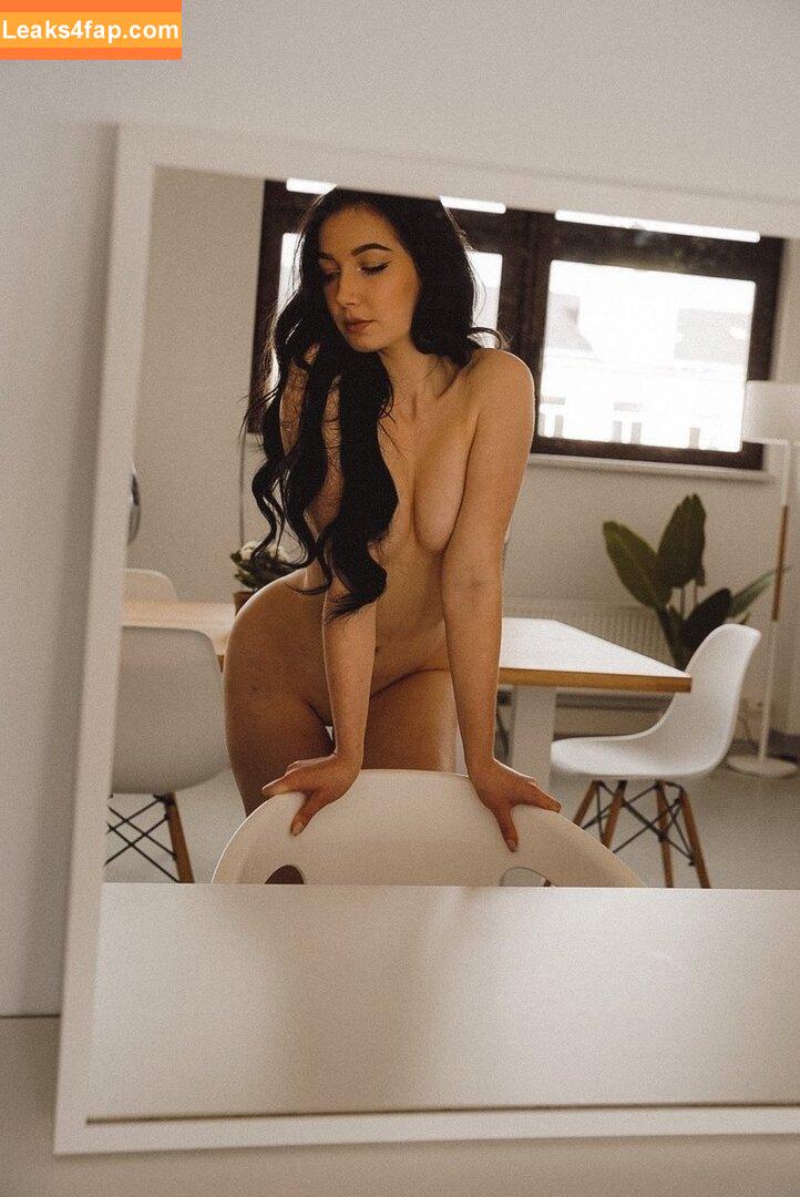lrsrfrt /  leaked photo photo #0008