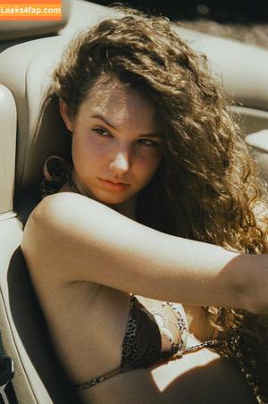 Maggie Sambrook photo #0075