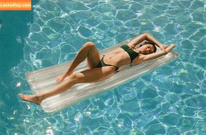 Maggie Sambrook photo #0079