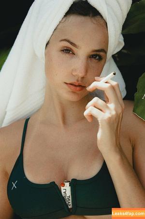 Maggie Sambrook photo #0082
