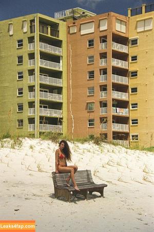 Maggie Sambrook photo #0101
