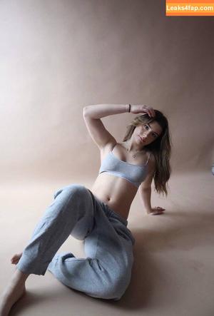 Mikayla Campinos фото #0011