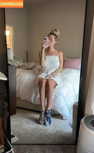 Natalie Hooper photo #0002