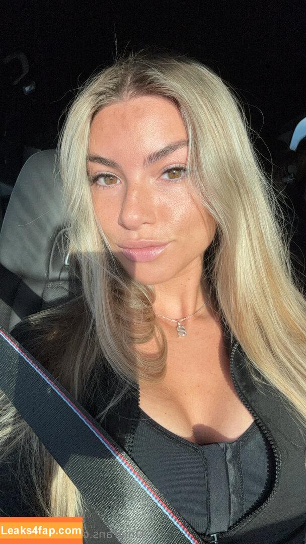 sabrinanic / sabrinanic_fit leaked photo photo #0036