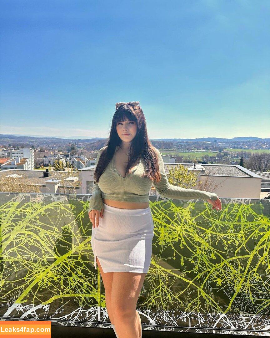 SweetOlivia19 / sweetheartliv19 / theceoofswamp leaked photo photo #0040