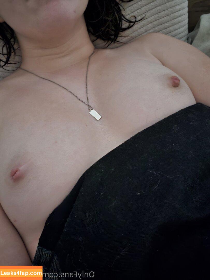 Willow.Trie / user leaked photo photo #0042