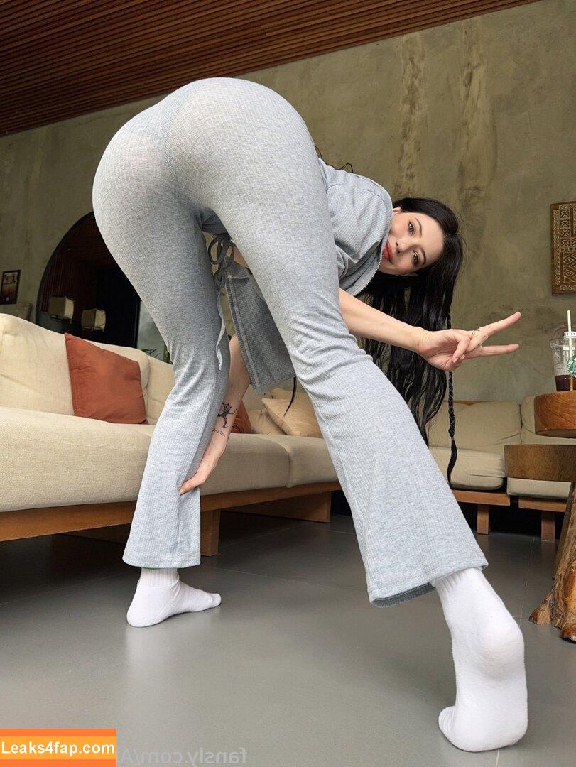 Alina Becker / AlinaBecker / abecker_cos / alina_becker / https: / japp_leack leaked photo photo #6355