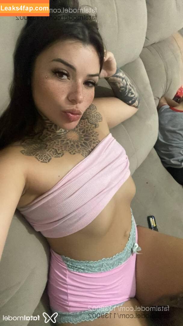 Aline Gomes / aliinegomes.ofc leaked photo photo #0056