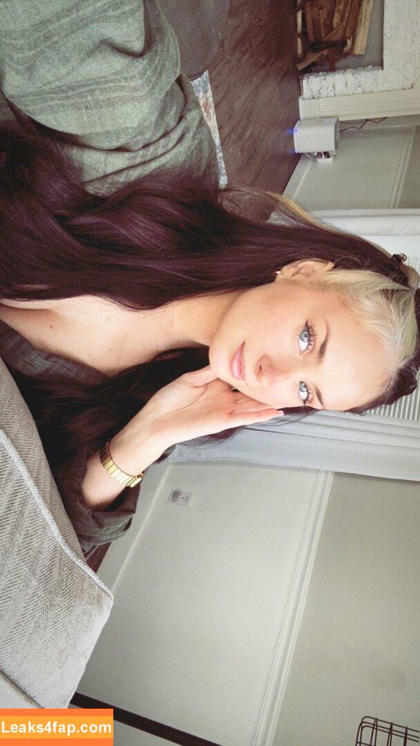 Autumn Gordon / https: / tatertits101 leaked photo photo #0011