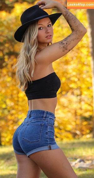 Carlie Moser photo #0002