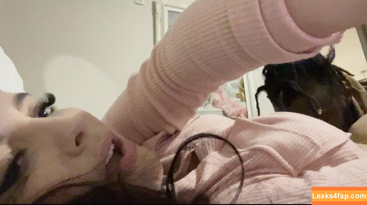 cinthya_larose /  leaked photo photo #0012
