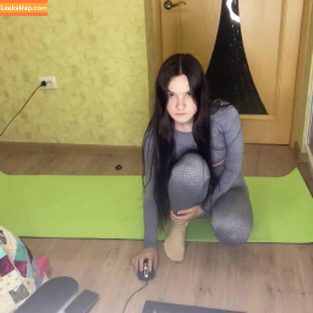 Eva Gros / eve.grossss / evegrossss / uhh_uma leaked photo photo #0102