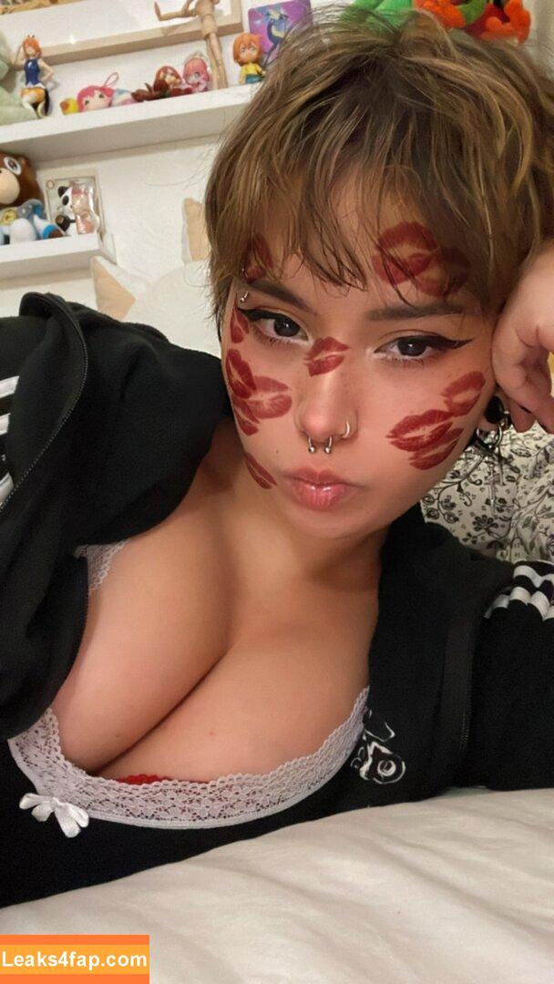 linneathecake /  leaked photo photo #0002