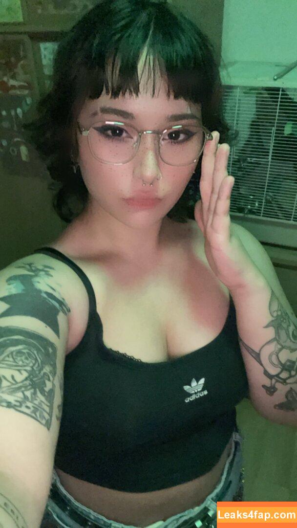 linneathecake /  leaked photo photo #0006