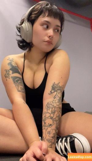 linneathecake photo #0005