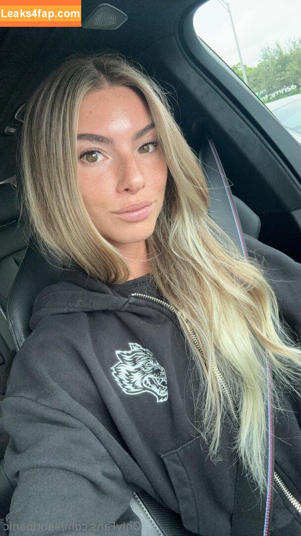 sabrinanic / sabrinanic_fit leaked photo photo #0011