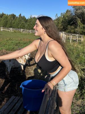 Jazmine Singing photo #0015