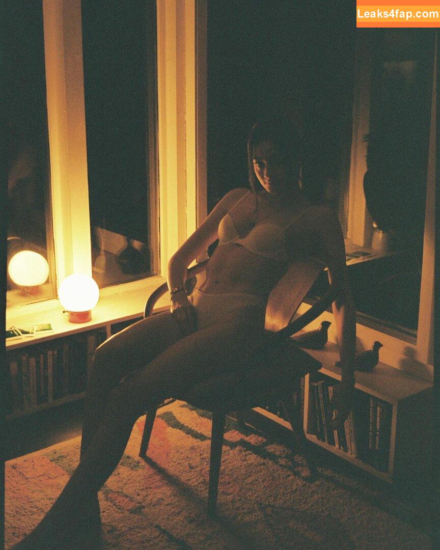 caitlinerinoneill / heyitsapril leaked photo photo #0001
