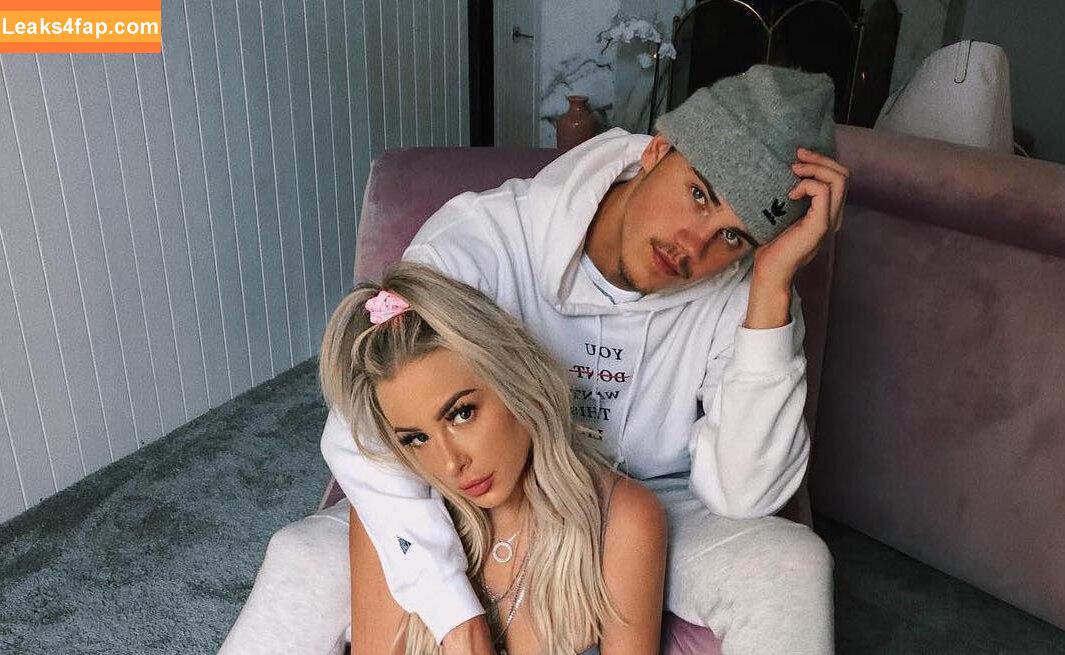 Tana Mongeau /  leaked photo photo #0011