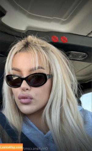 Tana Mongeau photo #0004