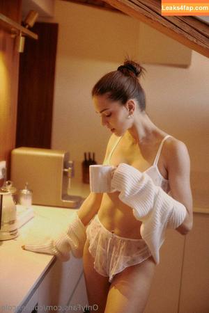 Colleen Cole photo #0002