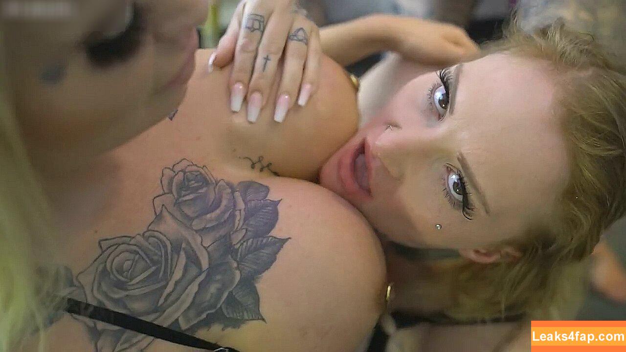 Cora Diamond /  leaked photo photo #0005