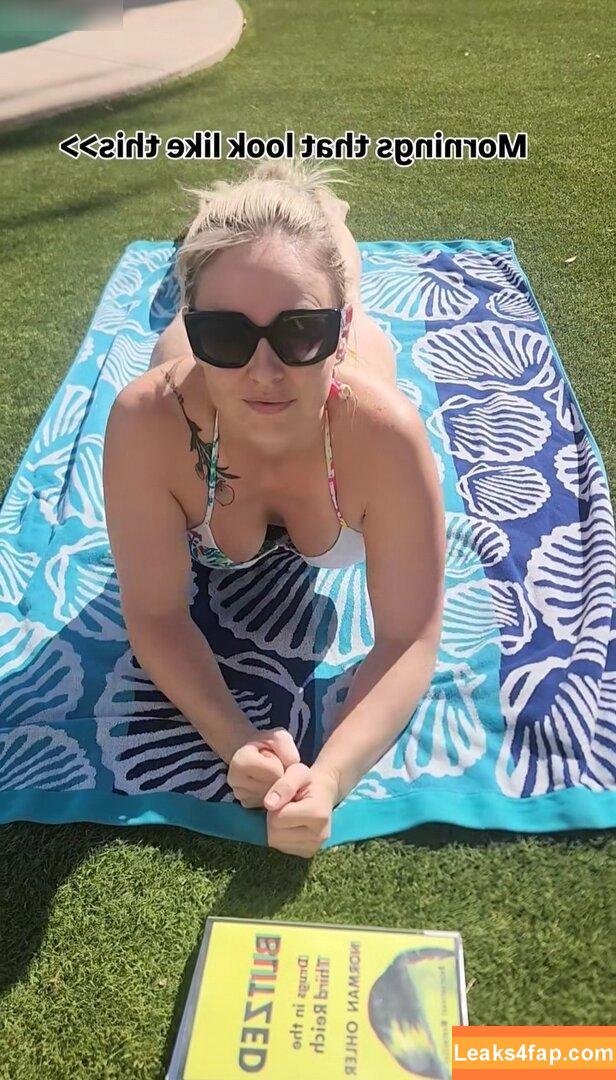 Hiking Mylf /  leaked photo photo #0003