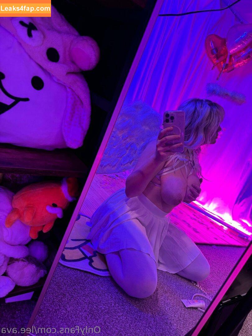 Hollyava / grandmas.butt / lee.ava leaked photo photo #0030