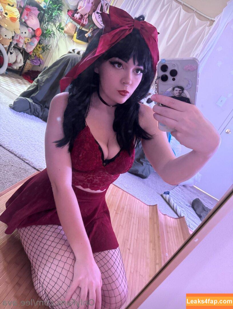 Hollyava / grandmas.butt / lee.ava leaked photo photo #0084