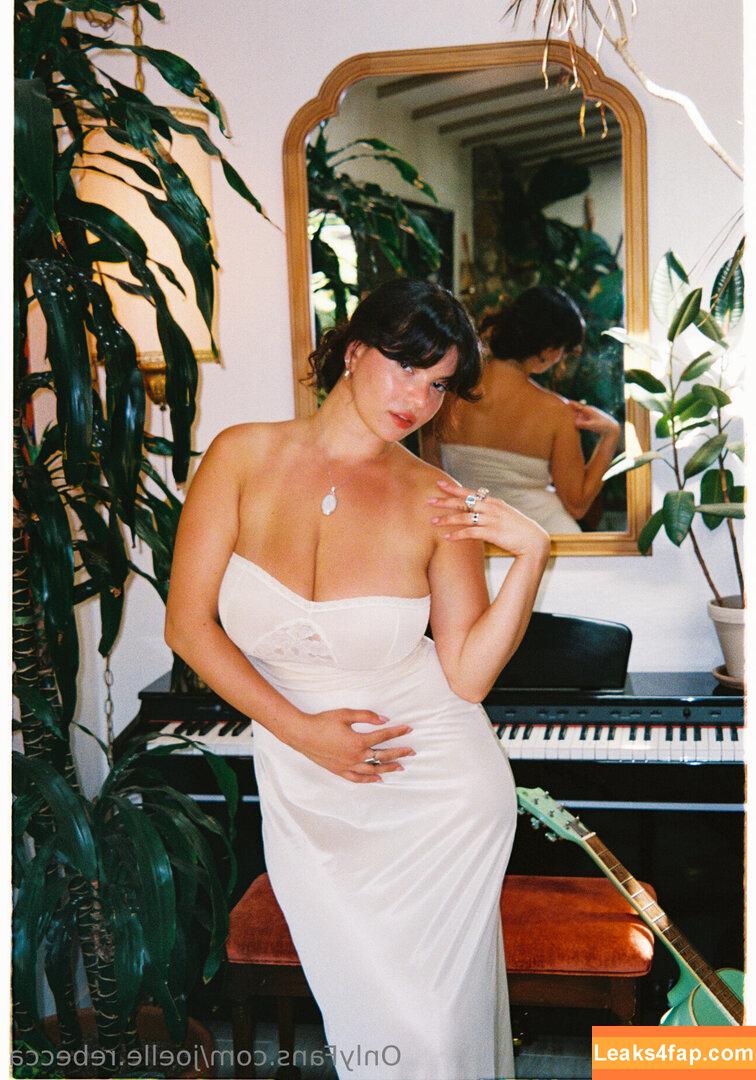 joelle.rebecca /  leaked photo photo #0004