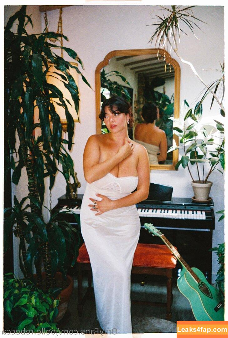 joelle.rebecca /  leaked photo photo #0005