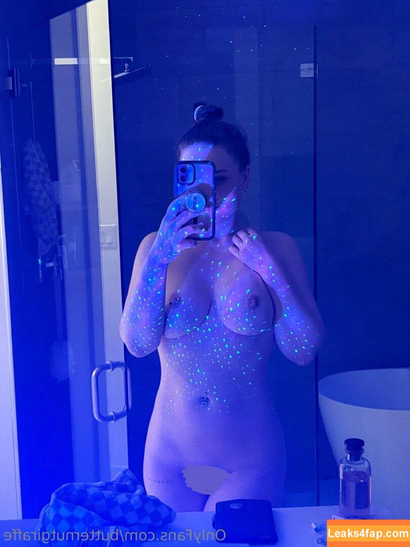 Kayla / Butternutgiraffe / kayla_itsines leaked photo photo #0002