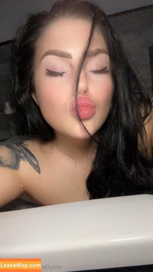 lucyloe photo #0024
