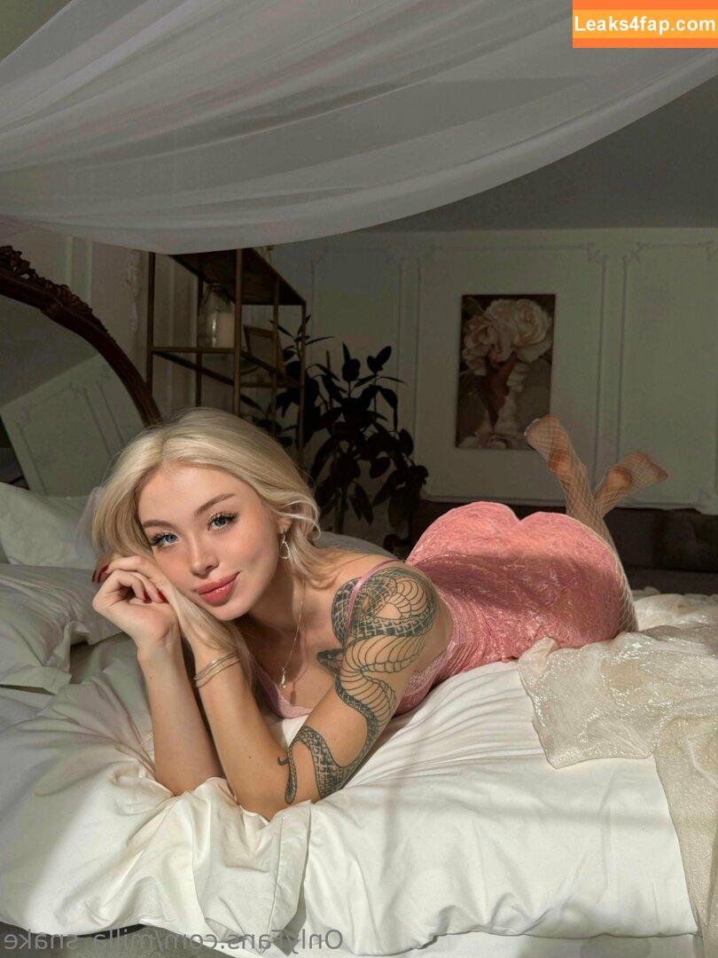 milla_snake /  leaked photo photo #0008