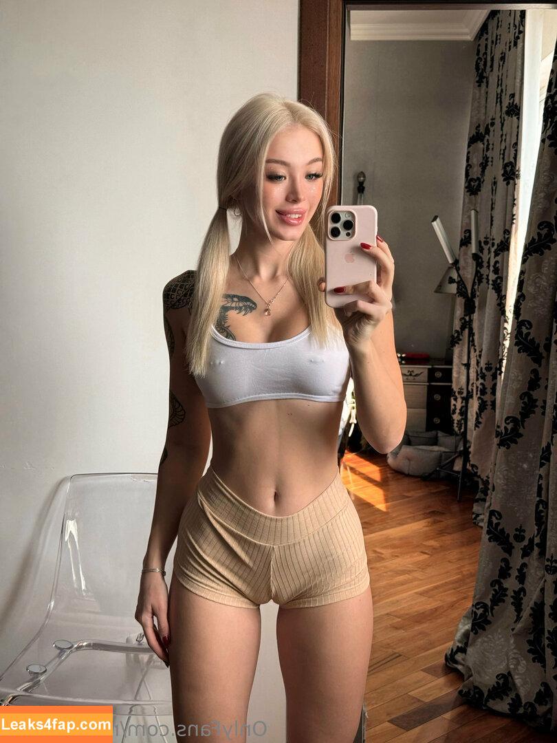 milla_snake /  leaked photo photo #0023