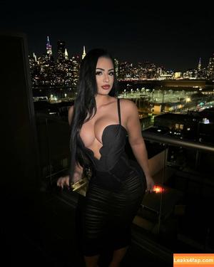 Nadia Khar photo #0015