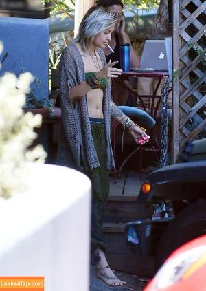 Paris Jackson photo #0031