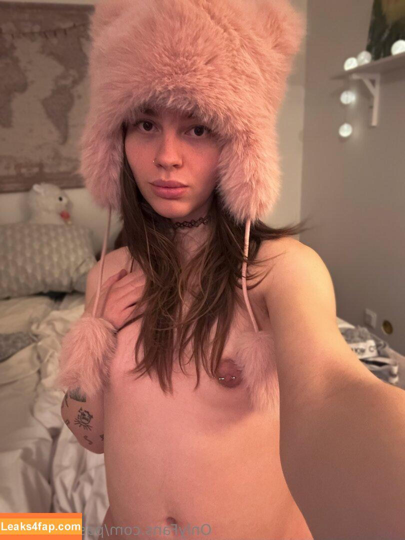 pastelle_trash /  leaked photo photo #0001
