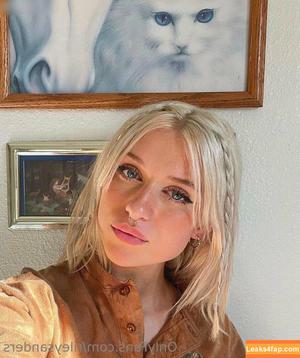 Reilly Sanders photo #0036