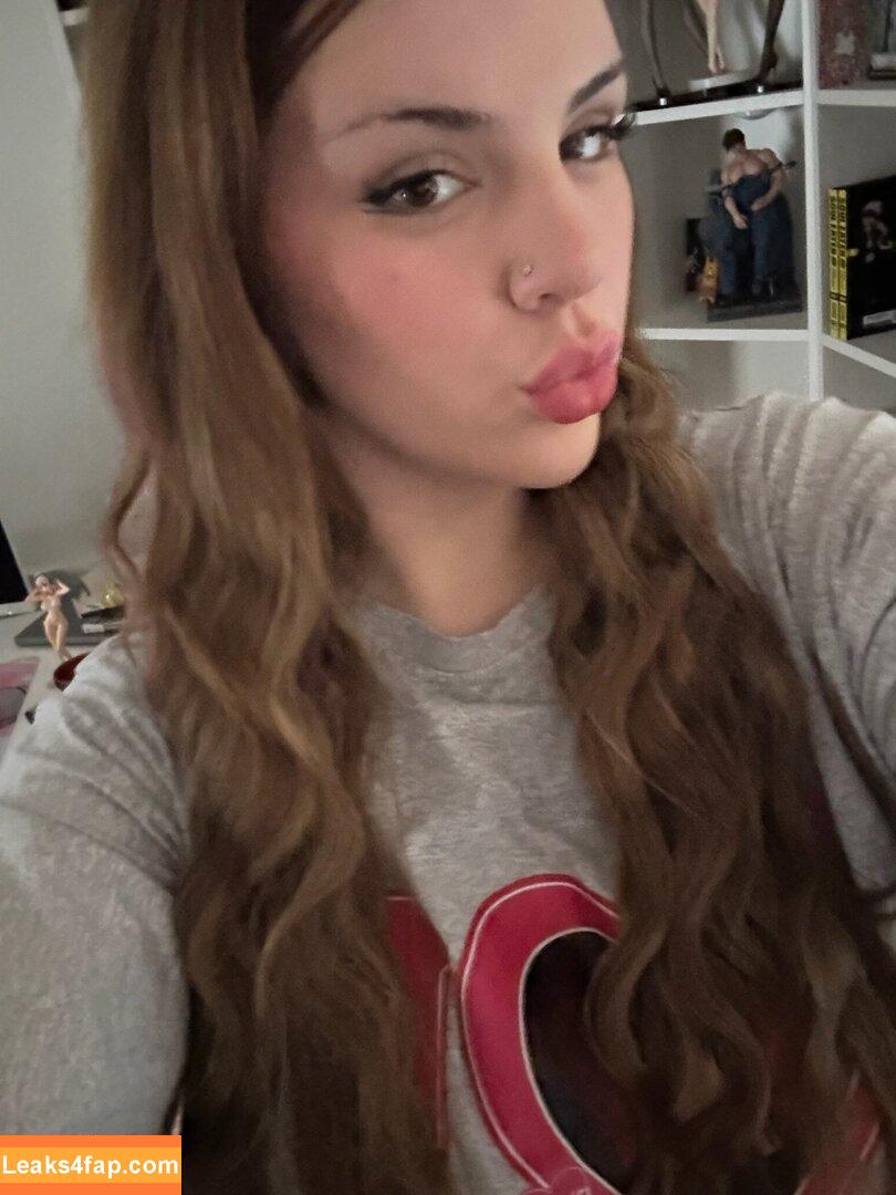 safiyaax / fiaax2 / sofiallia3 / ssafiyaax / urstepmummy leaked photo photo #0023