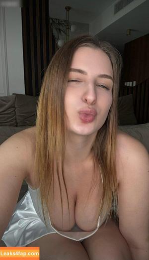 Sophia Fuchs photo #0001